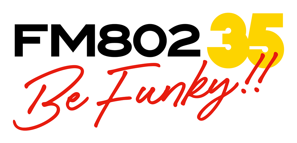 FM802